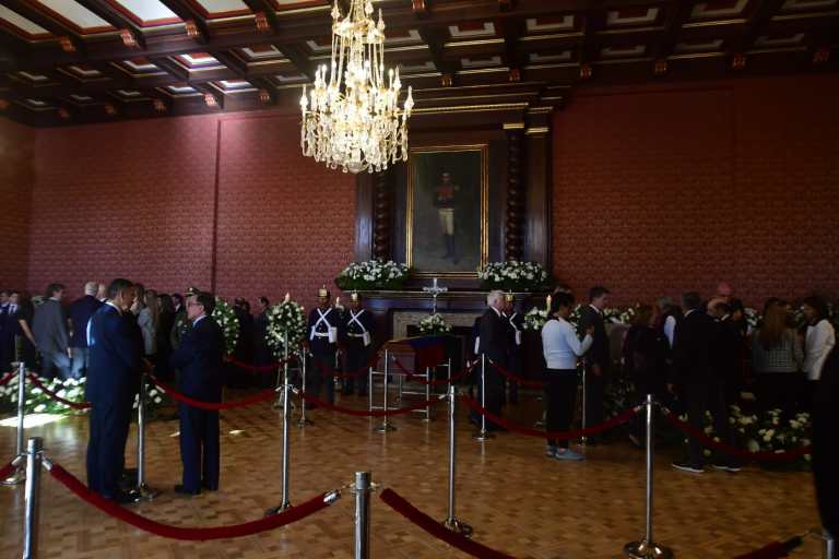 Exequias y homenajes al exvicepresidente Germán Vargas Lleras avanzan en el salón Simón Bolívar del Palacio de San Carlos.