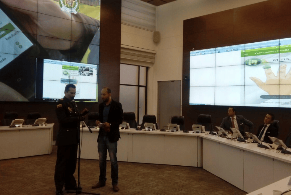 Con los lectores biométricos, activos desde marzo pasado, la Policía ha validado la identidad de 38.240 personas. / Cortesía Policía