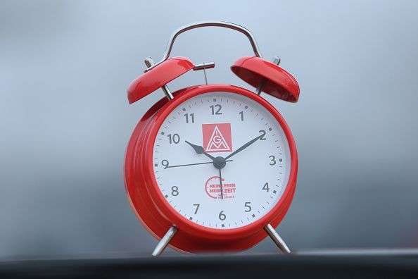 El trabajo desde casa sigue condicionado por el reloj.