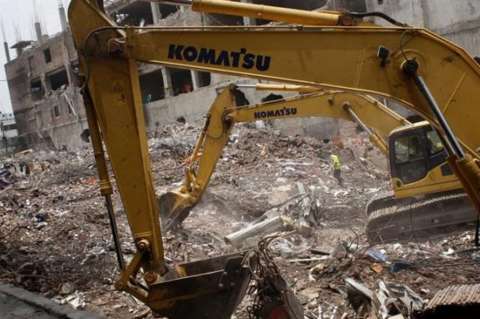 Derrumbe de edificio en Filadelfia deja al menos 10 personas atrapadas