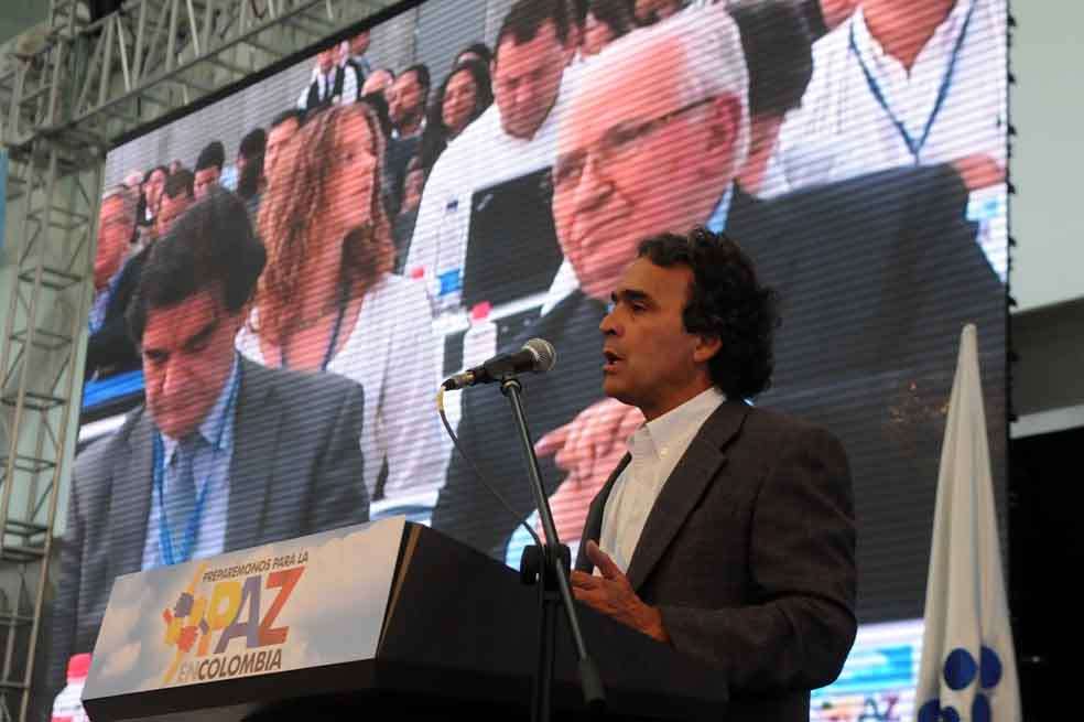 El gobernador de Antioquia, Sergio Fajardo, habló de la necesidad de prepararse para la paz. / Luis Benavides