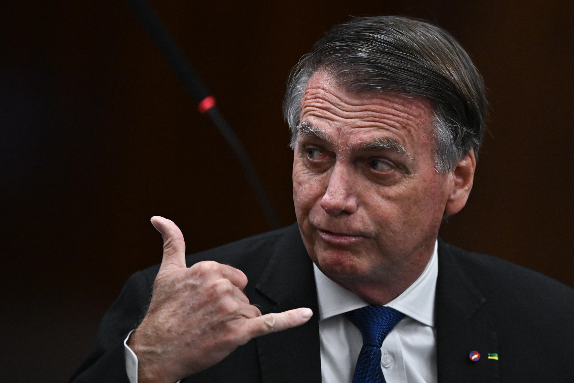 AME4518. BRASILIA (BRASIL), 09/06/2025.- El expresidente de Brasil, Jair Bolsonaro, participa en la sesión de interrogatorio ante el Tribunal Supremo este lunes, en Brasilia (Brasil). La Corte Suprema de Brasil empezó a interrogar a Mauro Cid, antiguo ayudante personal de Bolsonaro y pieza clave de la acusación contra el líder ultraderechista por planear un intento de golpe de Estado para mantenerse en el poder.EFE/ Andre Borges