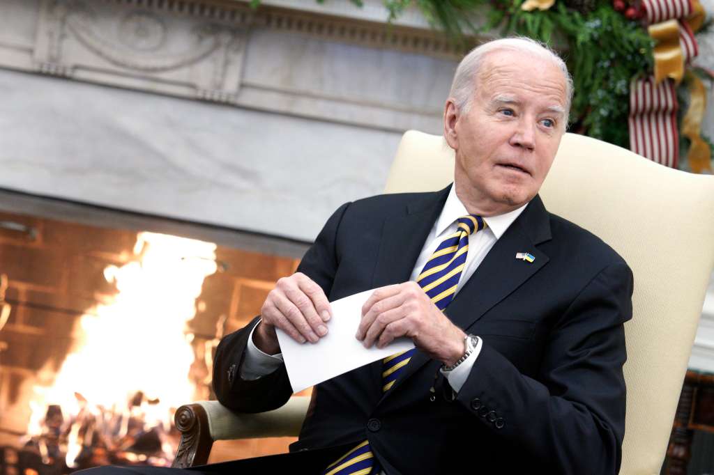 Washington (Usa), 12/12/2023.- US President Joe Biden reacts during a bilateral meeting with Ukrainian President President Volodymyr Zelensky (not pictured) in the Oval Office of the White House in Washington, DC, USA, 12 December 2023. (Ucrania) EFE/EPA/Yuri Gripas/ABACA / POOL