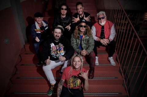 Auténticos Decadentes: rock y cumbia para sanar las heridas de la dictadura