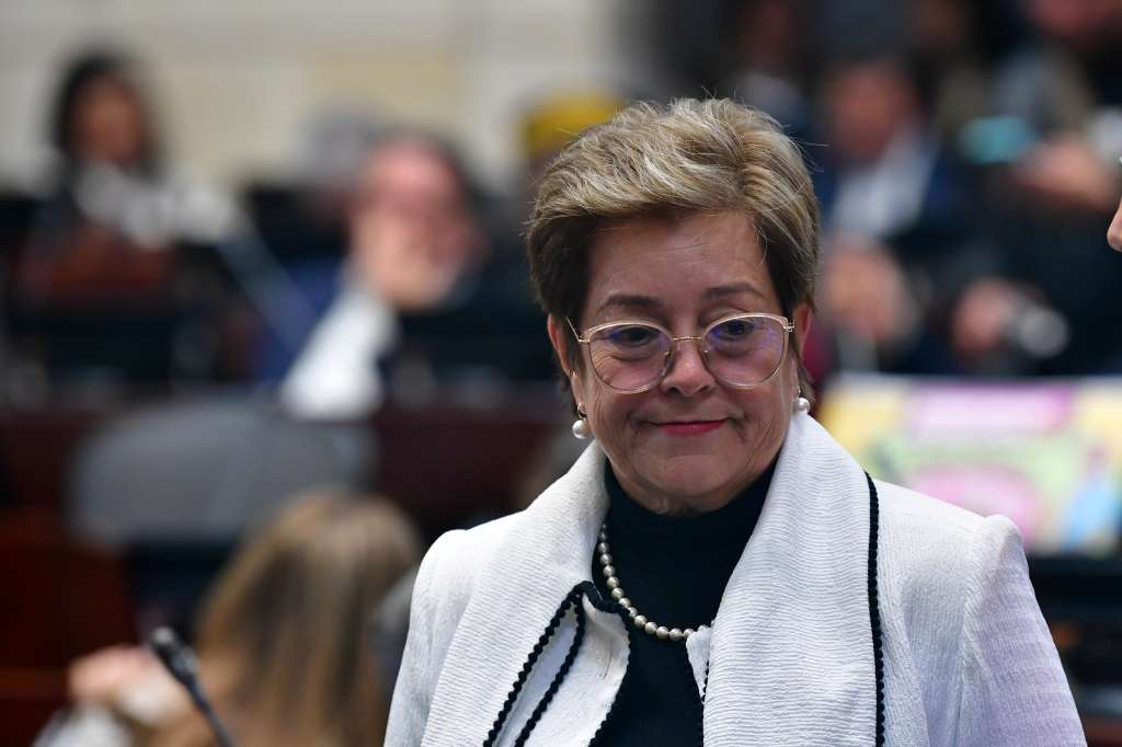Ministra del Trabajo durante el debate de la reforma pensional en el senado