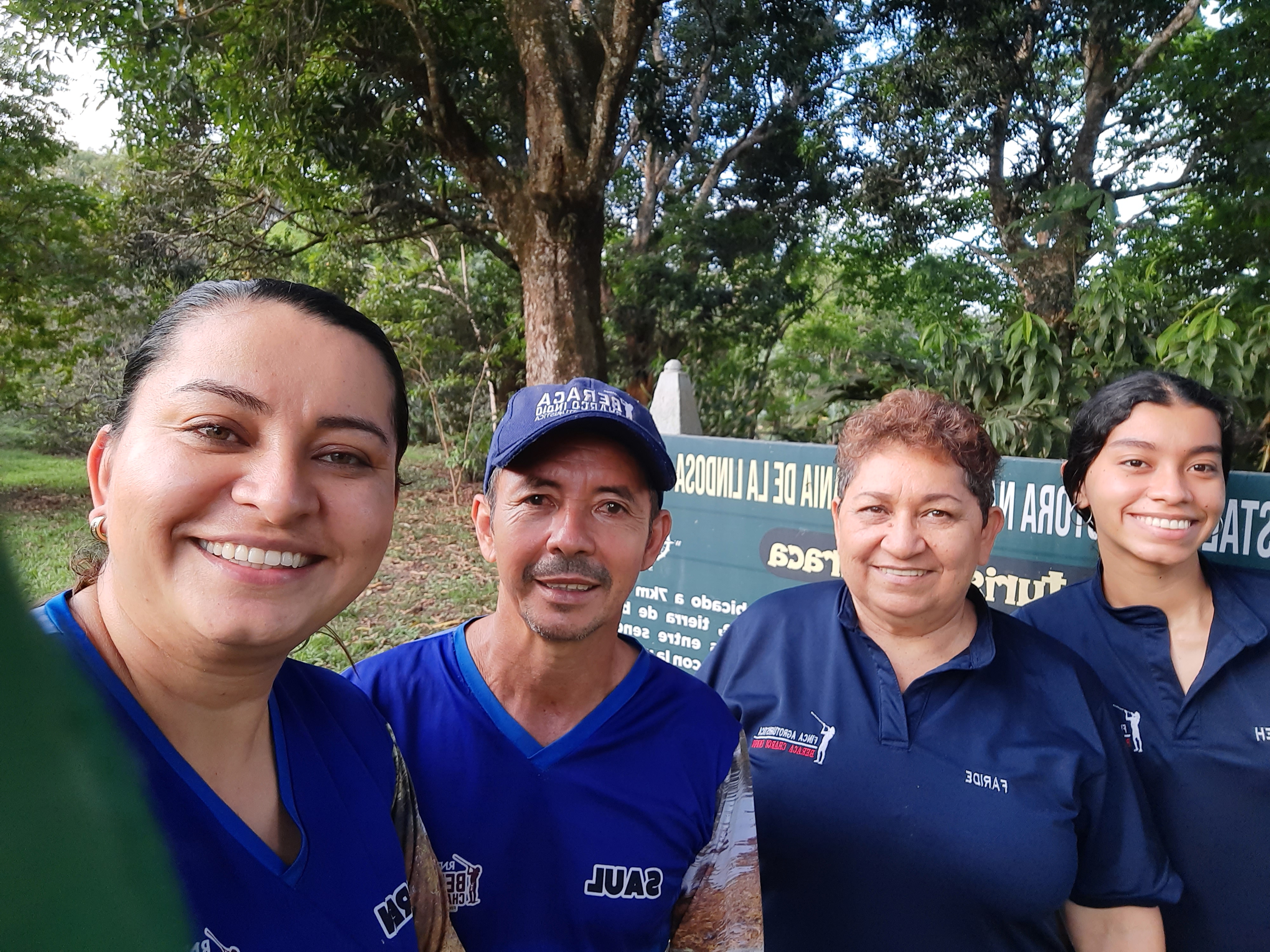 Karen Londoño, tecnólogoga en Guianza Turística egresada del Sena; Saúl Galeano, orientador turístico certificado por el Sena, Faride Pérez, Técnica en Gastronomía y Yiret Valeria Jiménez, joven técnica en guianza turística.