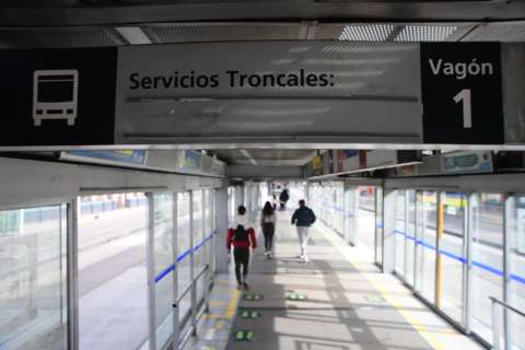 Adulta mayor falleció en estación de TransMilenio, esto es lo que se sabe