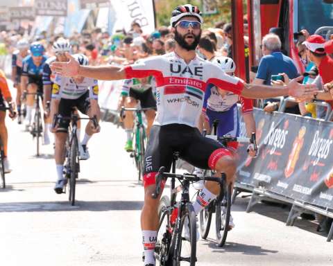 Fernando Gaviria renovó y se quedará en el UAE Emirates