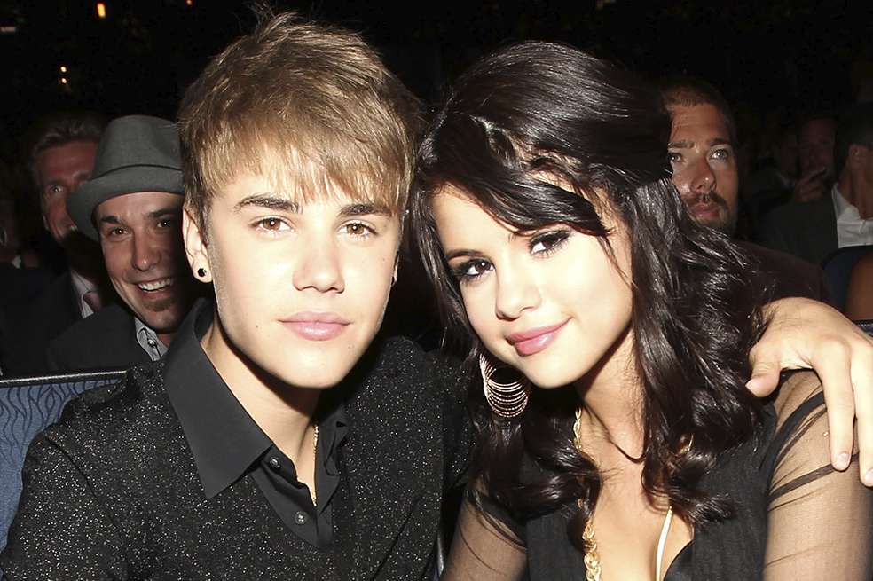 Justin Bieber y Selena Gomez vivieron una relación intermitente desde el 2010 hasta 2018. Mhoni Vidente dice que la actriz es el amor de la vida del cantante.