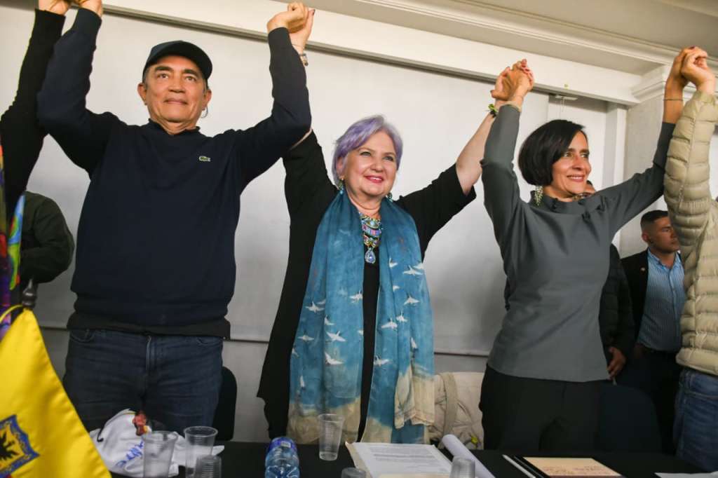 Gustavo Bolívar, la senadora Gloria Flórez y Susana Muhamad son los precandidatos de la Colombia Humana, el partido del presidente Gustavo Petro.