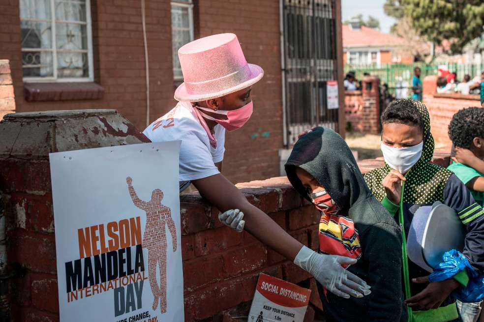 Hoy se celebra el 102 aniversario del nacimiento de Nelson Mandela, primer presidente sudafricano negro (1994-1999).