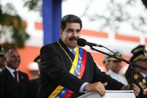 Gobierno de Maduro anuncia su propio concierto: “Manos fuera de Venezuela”