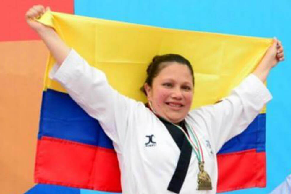 Jhormary Rojas, con la bandera de Colombia. / Cortesía