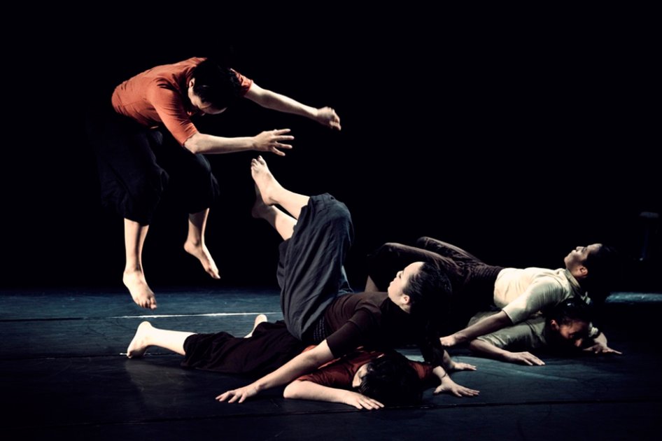 El Colectivo Carretel llega el 17 de julio a la Casa del Teatro Nacional para una corta temporada donde nos presentará su aplaudida creación "Cuatro Puntos". / Teatro Nacional