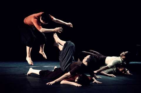 Cuerpos en movimientos y humor de Yaneth Waldman renuevan el teatro