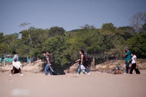 Paro armado del Eln agravó el desplazamiento en Colombia: Defensoría