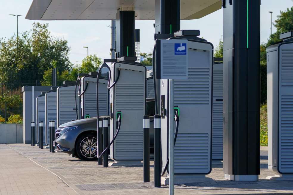 La disponibilidad y estandarización de la carga en un factor crítico para la operación de los vehículos eléctricos comerciales.