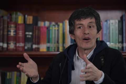 El mundo está en manos de una élite “María Antonieta”, advierte Juan Carlos Flórez