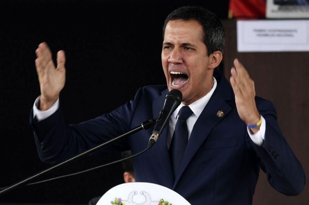 Juan Guaidó, reconocido como presidente interino de Venezuela por más de cincuenta naciones, se ha opuesto a participar en las elecciones del próximo 6 de diciembre en Venezuela.