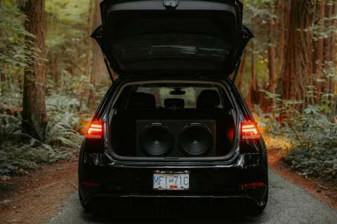 Lo que debe saber al instalar un sistema de sonido al carro