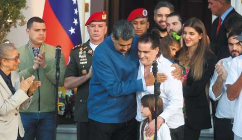 Maduro y más chavistas deben pagar millones de dólares tras una demanda por secuestro