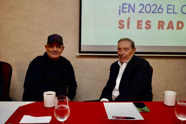 Su última aparición en público fue en una reunión del partido Cambio Radical en noviembre de 2025, donde estuvo junto a Fuad Char, patriarca de una de las casas más poderosas del Atlántico, en Bogotá. Allí, parte de la bancada le pidió que se lanzara como presidente para las elecciones de 2026 o que, en su defecto, hiciera parte de la lista al Senado. En ambos casos terminó por declinar.