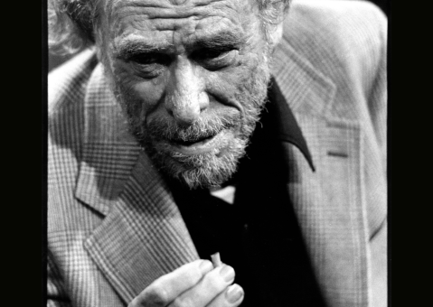 Bukowski: El poeta de las moscas y las crudas realidades (Verso a verso)