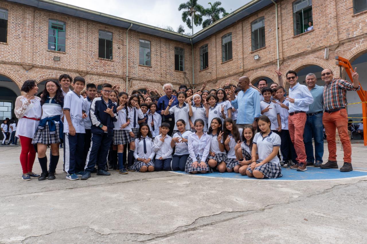 Gracias al programa, 3.180 artistas, formadores y sabedores transmiten conocimientos y tradiciones ancestrales en 1.590 establecimientos educativos.