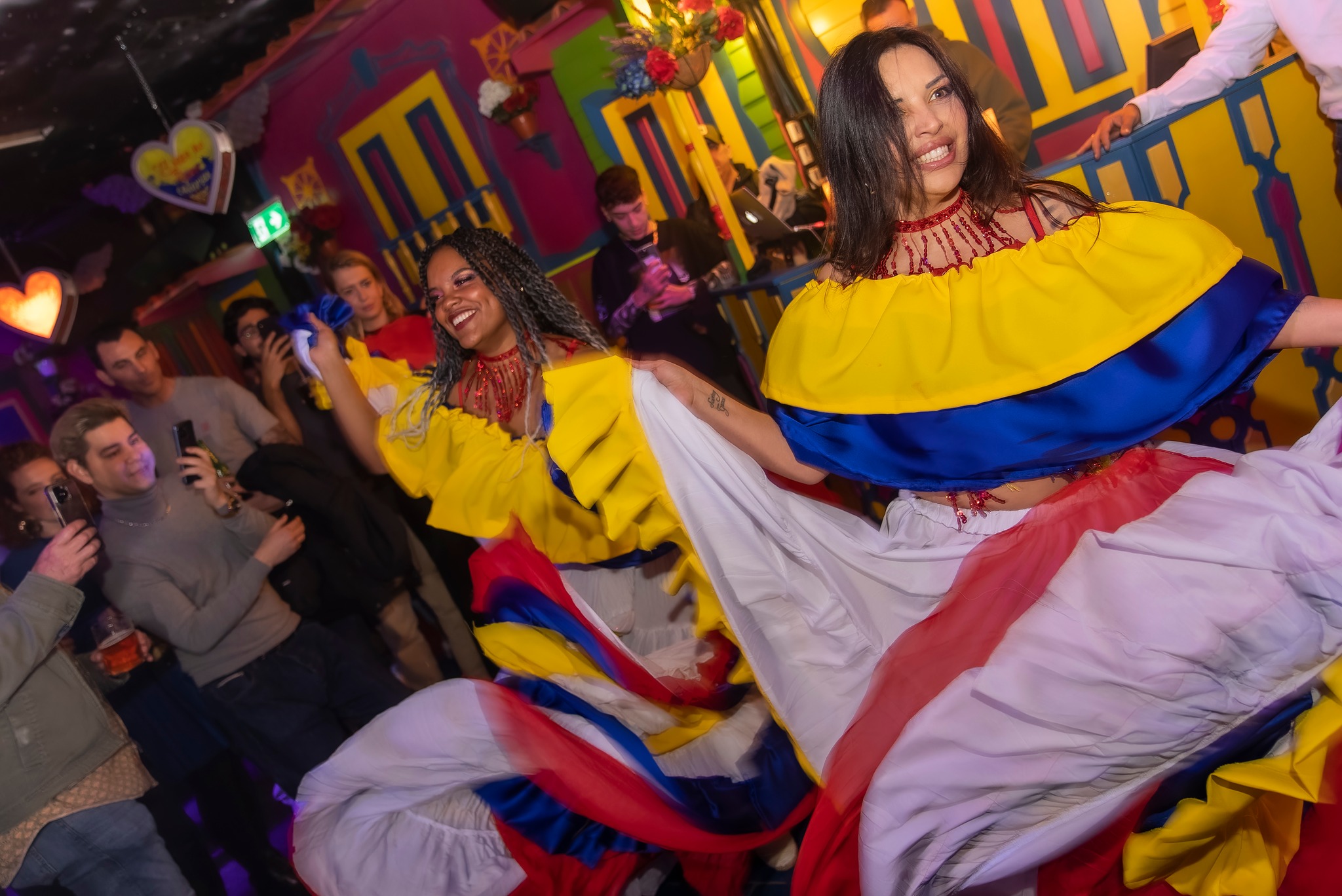 Asobares Colombia (Asociación de Bares de Colombia) es una organización gremial que representa y promueve los intereses de los establecimientos nocturnos del país, como bares, gastrobares, discotecas y otros espacios de entretenimiento
