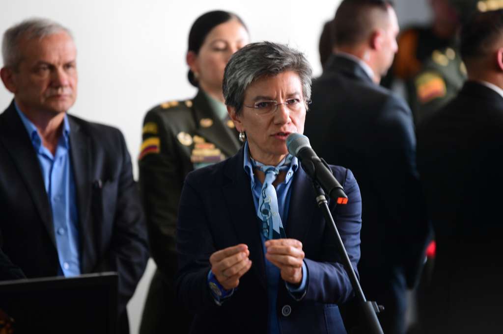 Presidente de la república durante el consejo de seguridad en compañía de la alcaldesa de Bogotá Claudia López y las comunidades indígenas