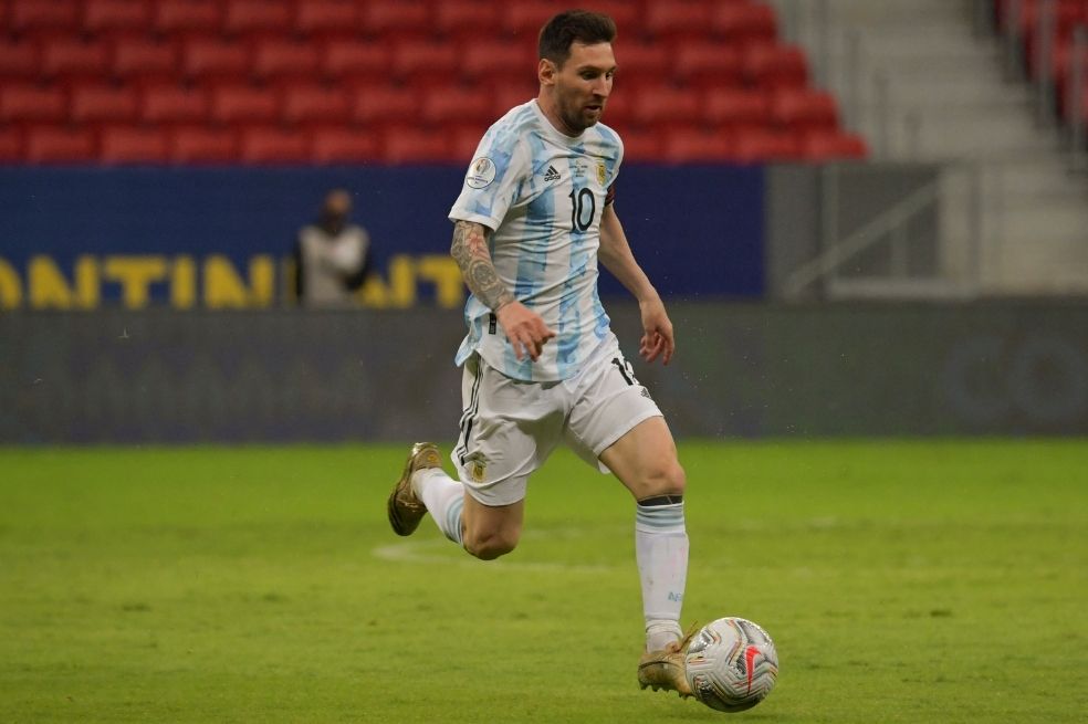 Lionel Messi en el partido de Argentina contra Uruguay.