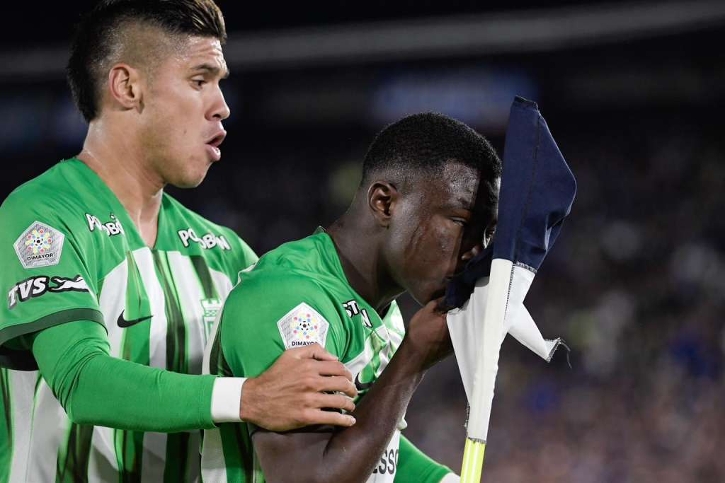 Marino Hinestroza celebra su gol contra Millonarios en la fecha tres de los cuadrangulares semifinales de la Liga BetPlay.