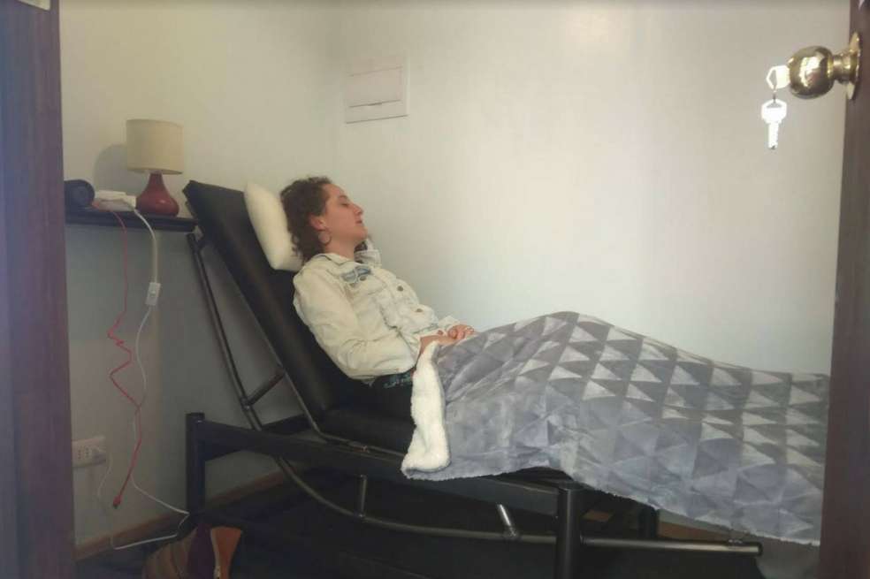 Con estas instalaciones, las primeras dentro de una universidad en Latinoamérica, los directivos de La Católica quieren probar el desempeño de los estudiantes después de dormir 30 minutos entre clase y clase. / Universidad Católica de Chile.