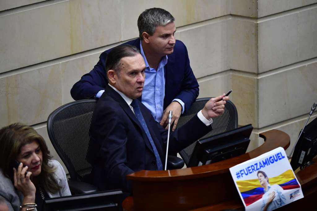 La reforma laboral es debatida en la plenaria del Senado, bajo la presidencia de Efraín Cepeda.