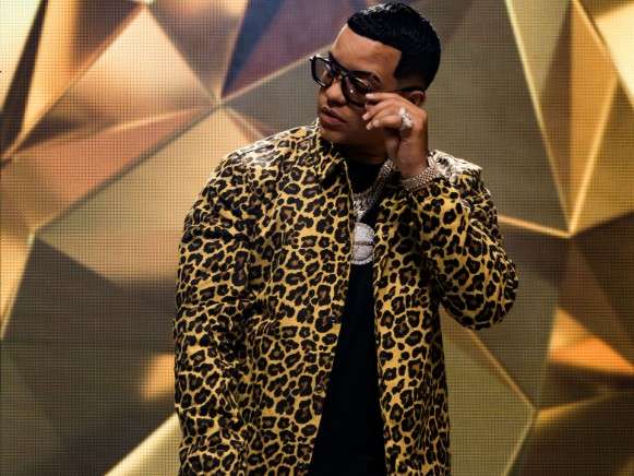 J Álvarez conquista al mundo con su gira “El toque de Midas”
