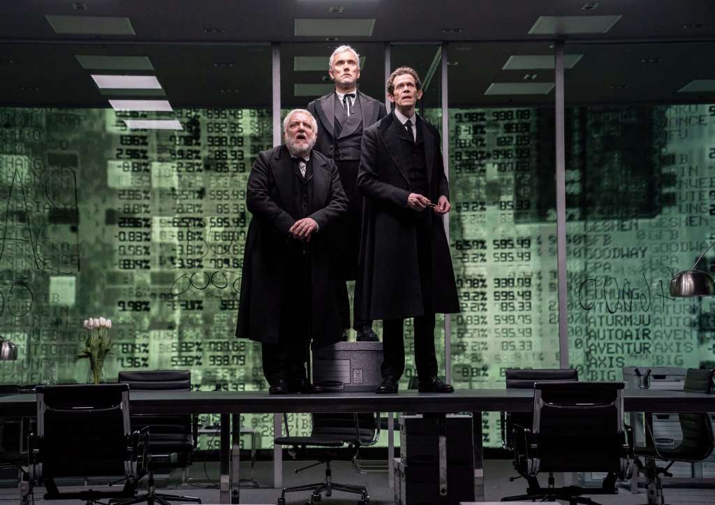 Simon Russell Beale, Ben Miles y Adam Godley en “La trilogía Lehman", una obra que nos empieza a explicar las raíces del mundo que vivimos. / Stephanie Berger