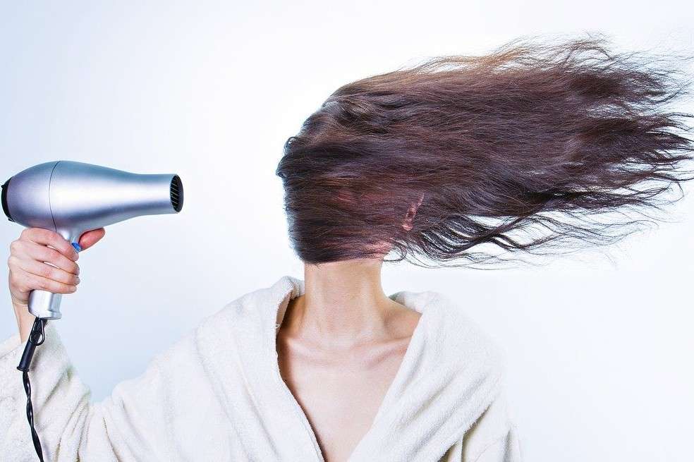 Cabello quebradizo, cabello quebrado, cabello delgado. cabellos sin gracia