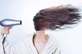 6 trucos indispensables para cuidar el pelo después de los 50 años