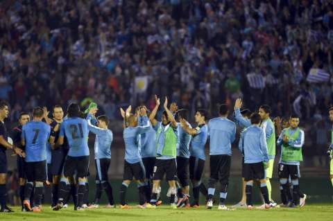 Uruguay, nuevo líder de las eliminatorias