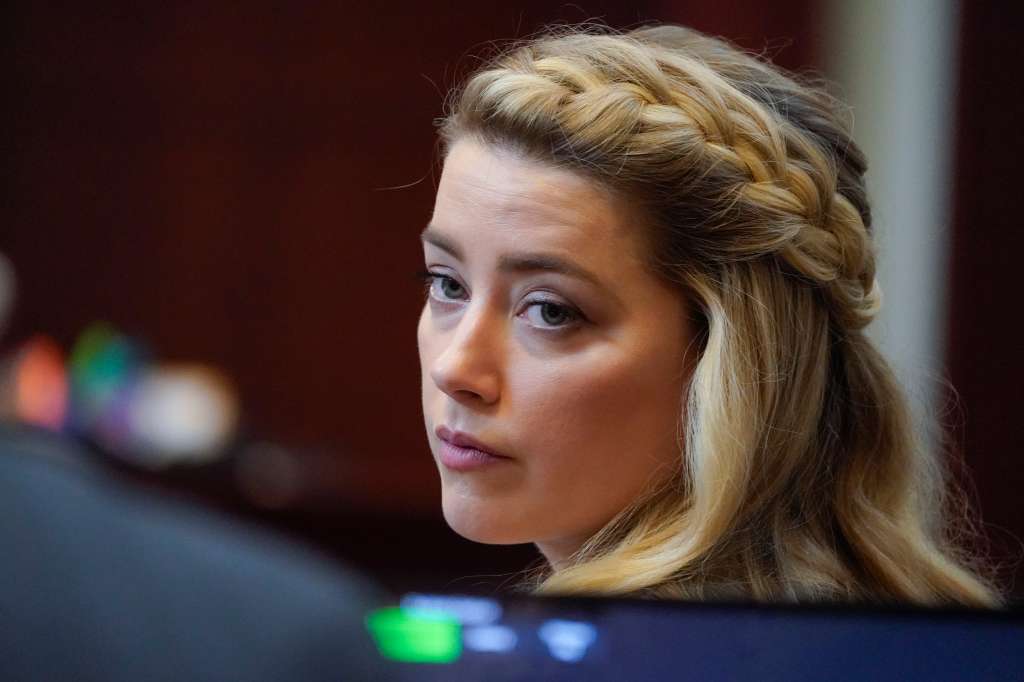 Fairfax (United States), 27/05/2022.- US Actor Amber Heard appears in the courtroom at the Fairfax County Circuit Courthouse in Fairfax, Virginia, USA, 27 May 2022. Depp sued his ex-wife Amber Heard for libel in Fairfax County Circuit Court after she wrote an op-ed piece in The Washington Post in 2018 referring to herself as a 'public figure representing domestic abuse.' (Estados Unidos) EFE/EPA/STEVE HELBER / POOL