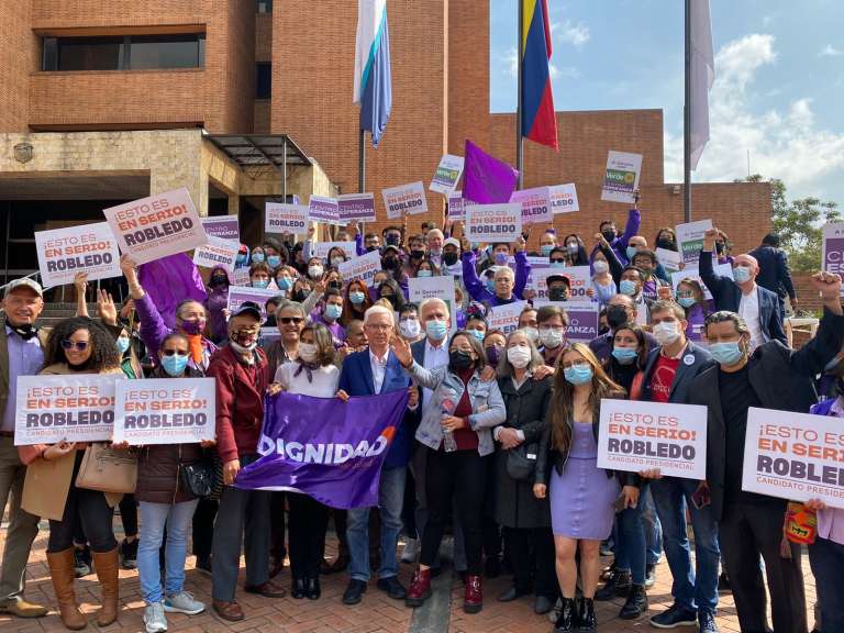 De acuerdo con Robledo, su programa recoge un diagnóstico sobre la crisis social y política en el país, y las soluciones que propone para enfrentarlas.