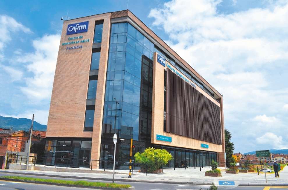 Centro de atención en salud Cafam Facatativá, calle 15 No. 4A-129, barrio Los Molinos.