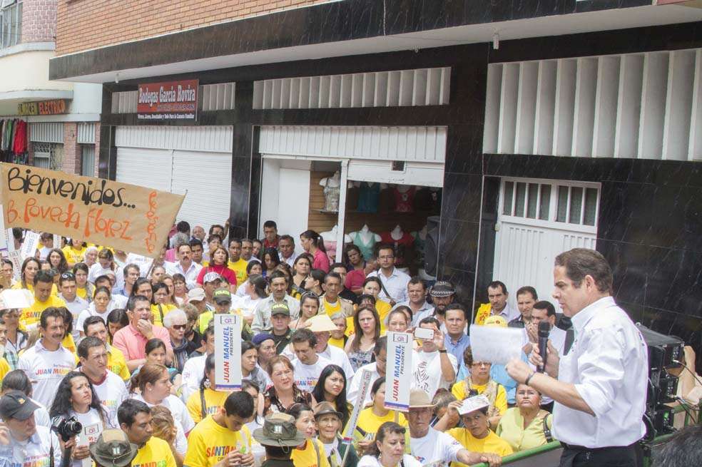 En Málaga (Santander), el candidato vicepresidencial de la Unidad Nacional, Germán Vargas Lleras lideró una multitudinaria manifestación pública. / Campaña