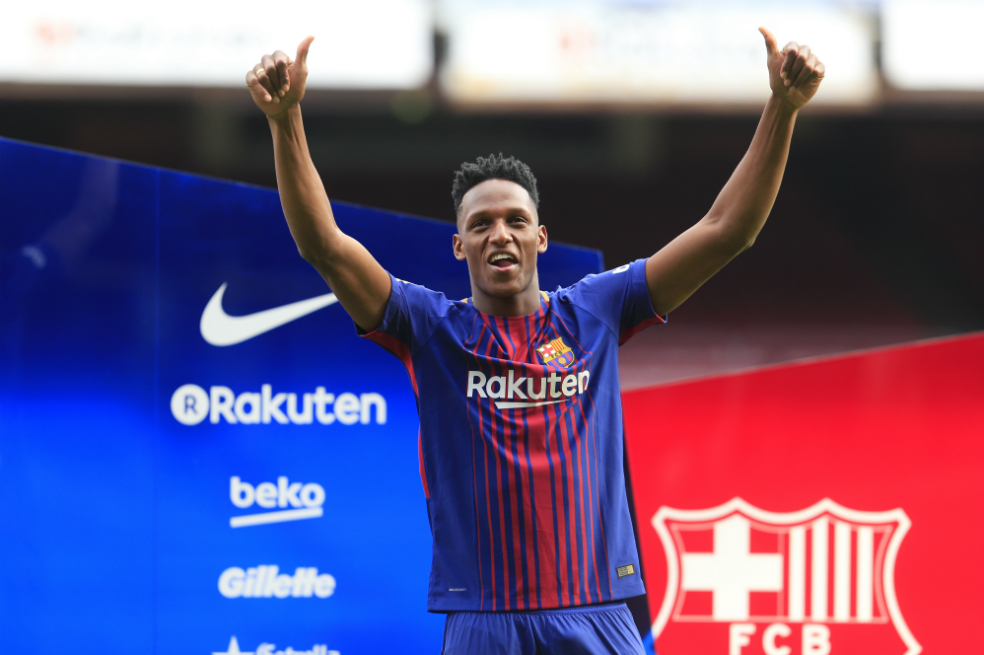 Yerry Mina y su primer día en en la cancha del Camp Nou. / AFP