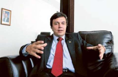 Cafeteros oficializan nombramiento de Roberto Vélez como gerente