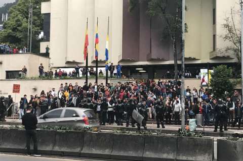 Se registran disturbios entre estudiantes de la Javeriana y la Distrital con el Esmad