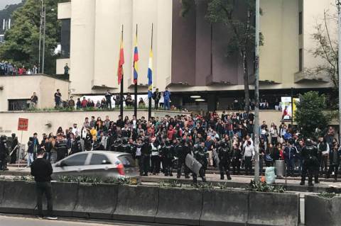 Se registran disturbios entre estudiantes de la Javeriana y la Distrital con el Esmad