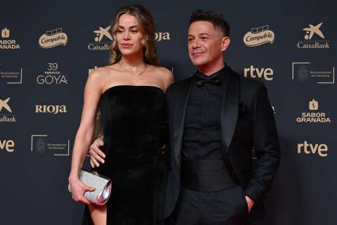 ¿Alejandro Sanz y su novia terminaron ? Ella deja de seguirlo y a Shakira también