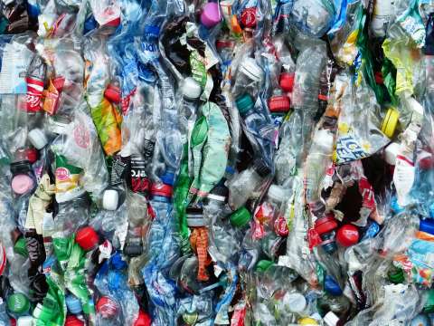 Minambiente anuncia mesa de diálogo con industria de plásticos ante protestas