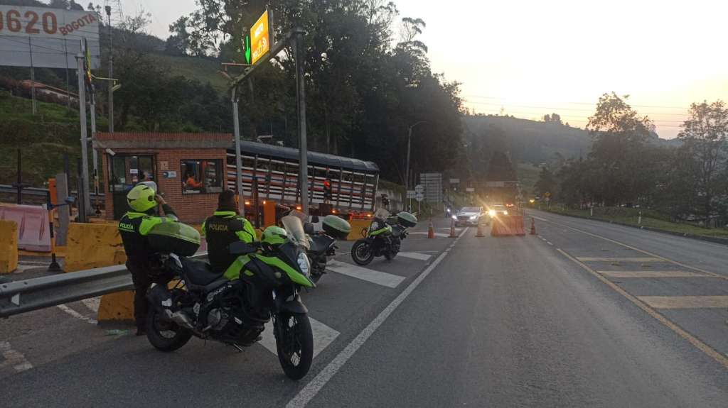 Bloqueo de transportadores en la vía al Llano.